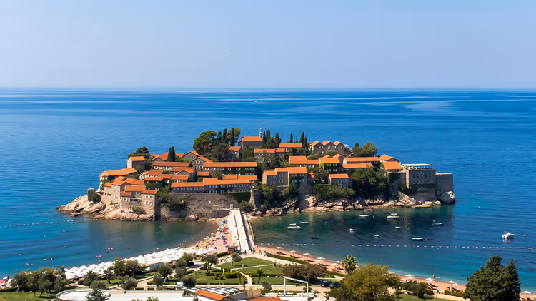 Sveti Stefan sügisel Adria mere ääres