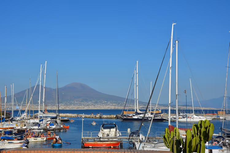 Slik velger du en tur i Napoli: 20 ruter med ærlige ulemper