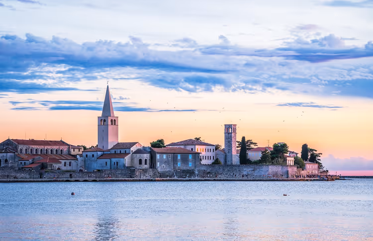 Poreč-Panorama mit Basilika bei Sonnenuntergang