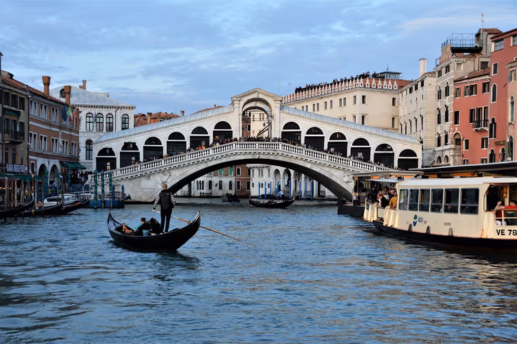 35 Steder å se i Venezia: billetter, åpningstider og et kart