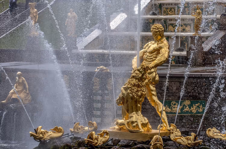Peterhof ja Tsarskoe Selo: miksi poistimme nämä oppaat