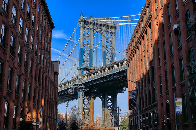 Manhattan bridge i New York: gåtur og de beste utsiktene