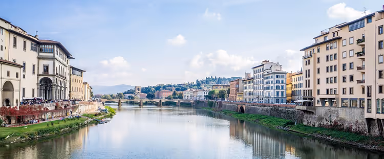 Panorama von Florenz mit dem Arno und den Brücken
