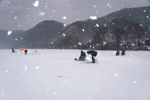 Pilkkiminen aloittelijoille: varusteet, jää ja ensimmäinen avanto