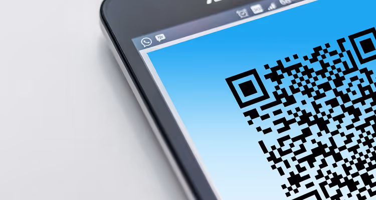 Installation einer eSIM per QR-Code auf einem Smartphone