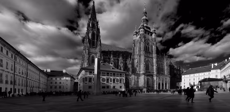 Sint-Vituskathedraal op de Praagse Burcht, zwart-witfoto