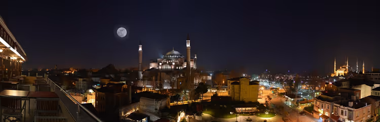 Собор Святой Софии ночью в Стамбуле