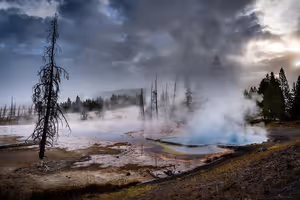 Fly Geyser i Nevada: en regnbuegeysir fra en tilfeldig brønn