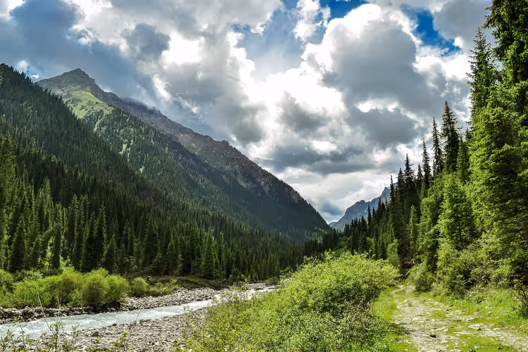Tian Shan: 7 unike steder for klatring og fjellturer