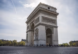 Champs-Elysees'teki oteller: ekonomikten beş yıldıza 12 adres