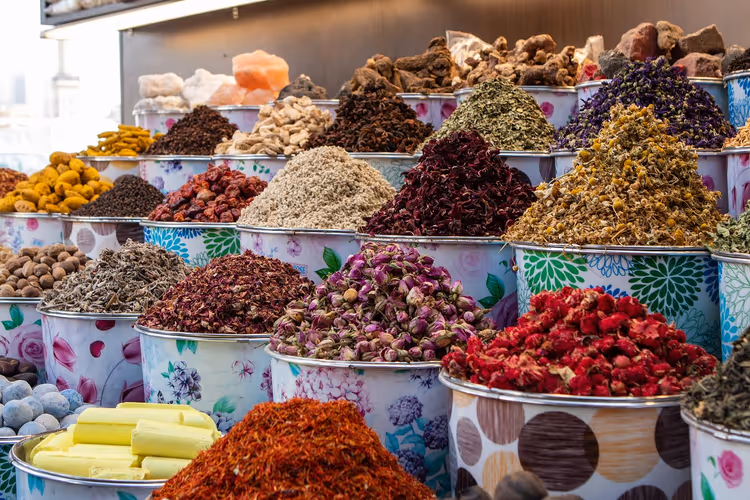Shopping i Dubai: hva du bør ta med hjem av gull, parfyme og krydder