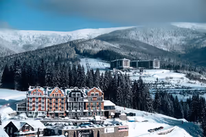 Waar je in de winter kunt skiën in Bulgarije: zeven skigebieden en prijzen van skipassen
