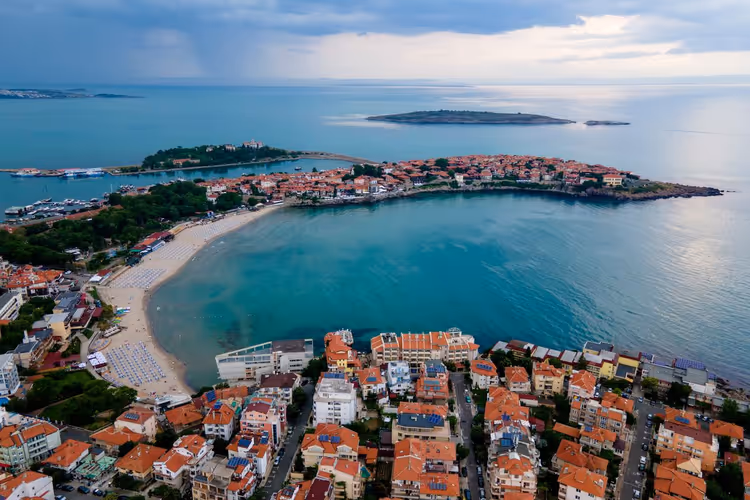 Veduta aerea di Sozopol e della sua baia