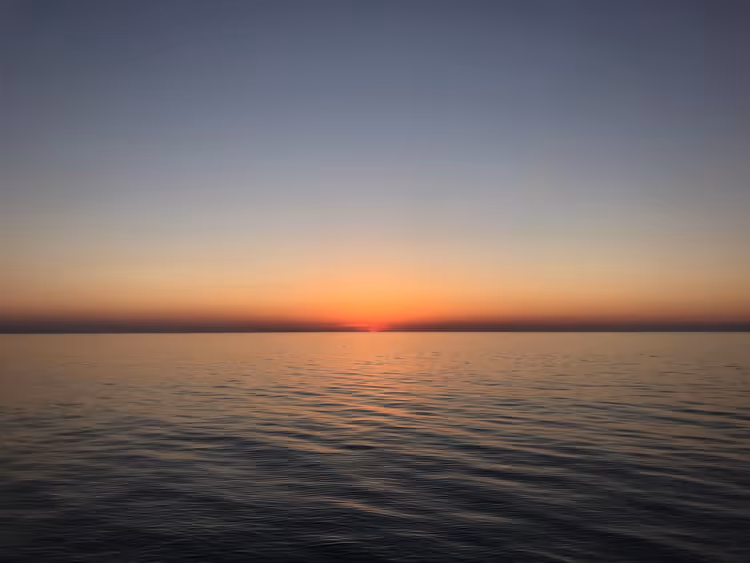 Solnedgang over Svartehavet i Kobuleti, Adjara
