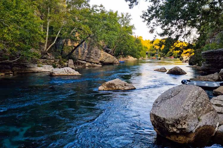 Fluss im Wald bei Boğazkent