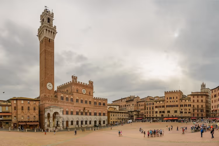 Piazza del Campo panoraam koos Palazzo Pubblicoga