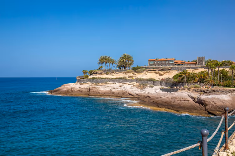 Tenerife güneyindeki Costa Adeje sahil şeridi