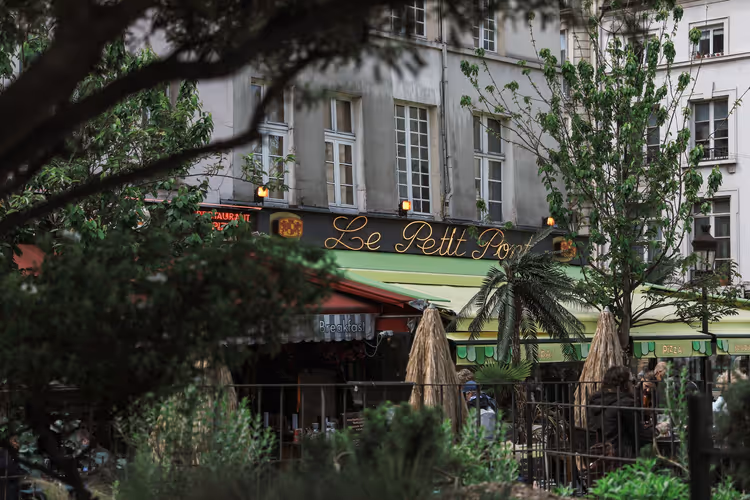 Paris'te Latin çeyreği: Pantheon, Sorbonne ve Saint-Germain kafeleri arasında yürüyüş rotası