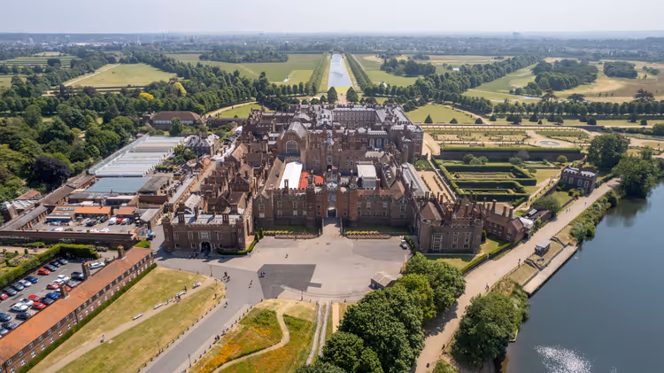 Hampton Court nær London: billetter, tog fra Waterloo og hovedsalene