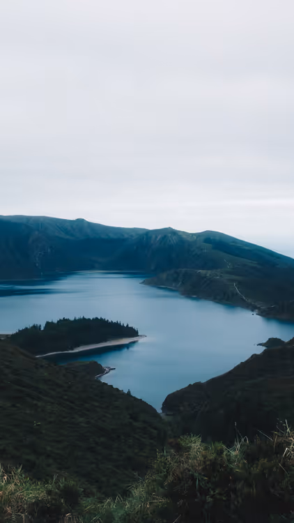 Lago del cráter en la isla de São Miguel