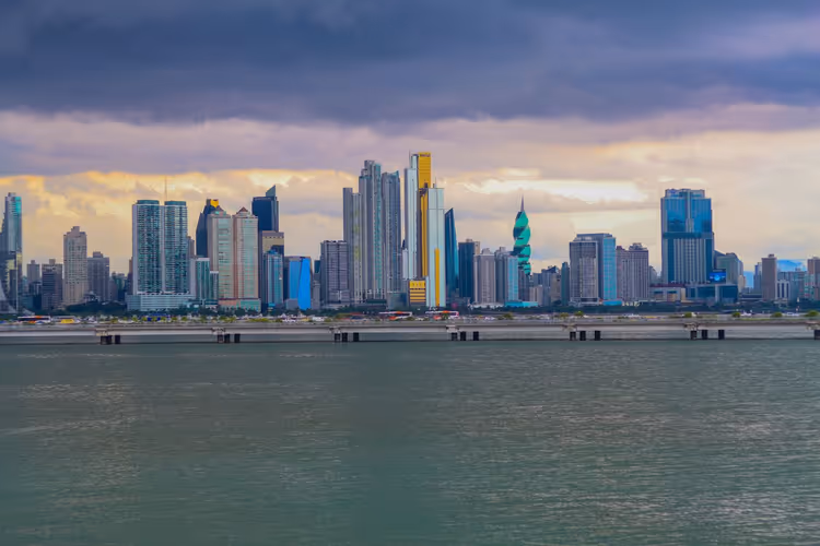 أفق مدينة بنما عند غروب الشمس