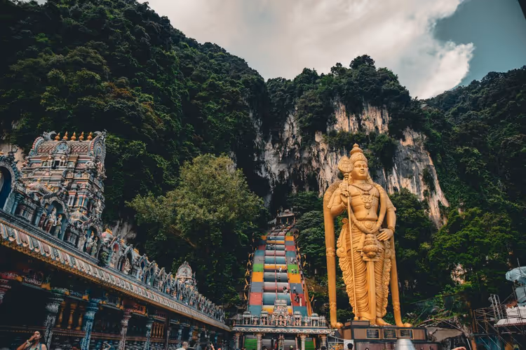 Statue de Murugan à l'entrée des Batu Caves