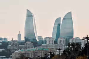 Baku på én dag: Gamlebyen, promenaden og lysene fra Flame Towers