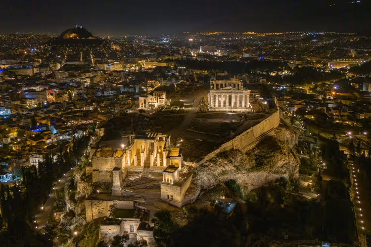 Akropolis in Athen bei Nacht