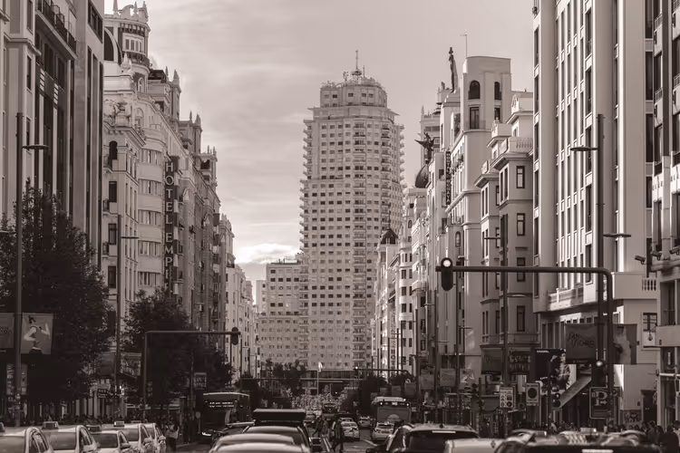 Wo in Madrid übernachten: 7 Viertel und Hotels vom Hostel bis zum Luxus