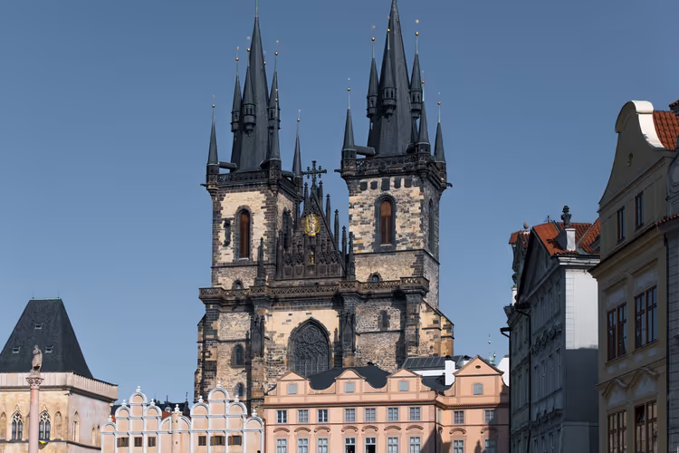 Tynkirken i Praha: åpningstider, inngang og hva du kan se inni