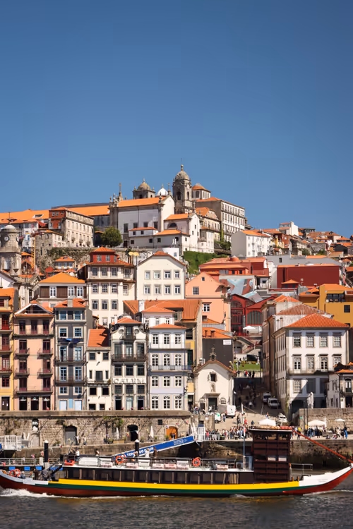 Frente fluvial de la Ribeira en Oporto