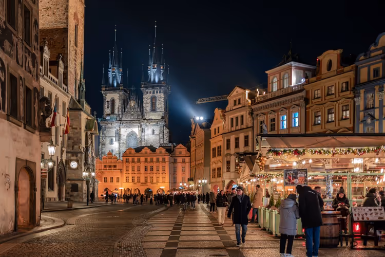 Altstädter Ring in Prag bei Nacht