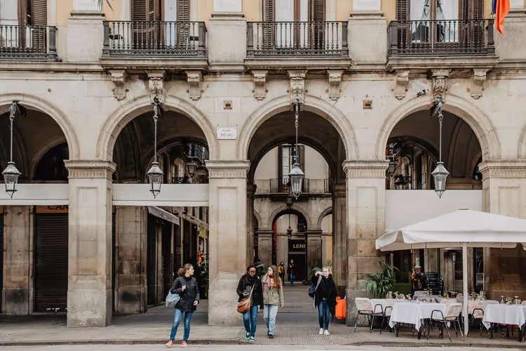 Rambla i Barcelona: rute langs fem seksjoner og beskyttelse mot lommetyver