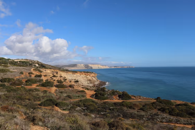 Klippen und Ozean vor der Küste Portugals