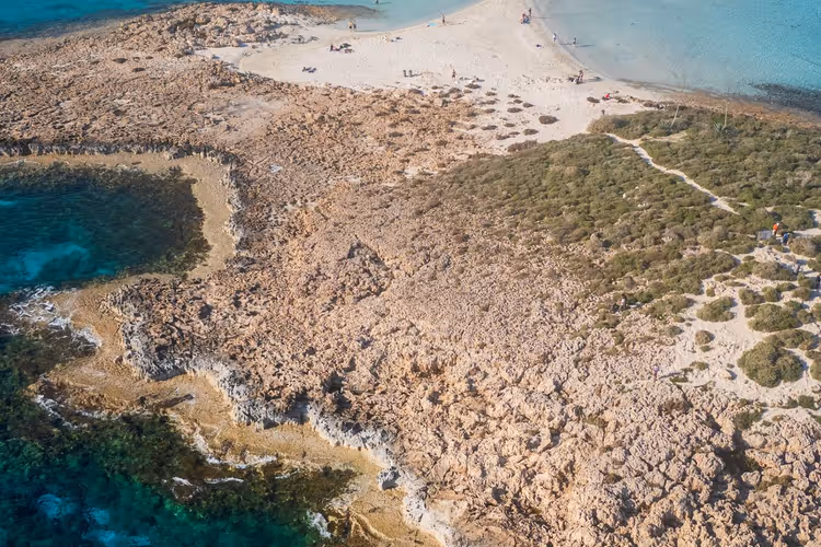 Felsküste von Ayia Napa von oben