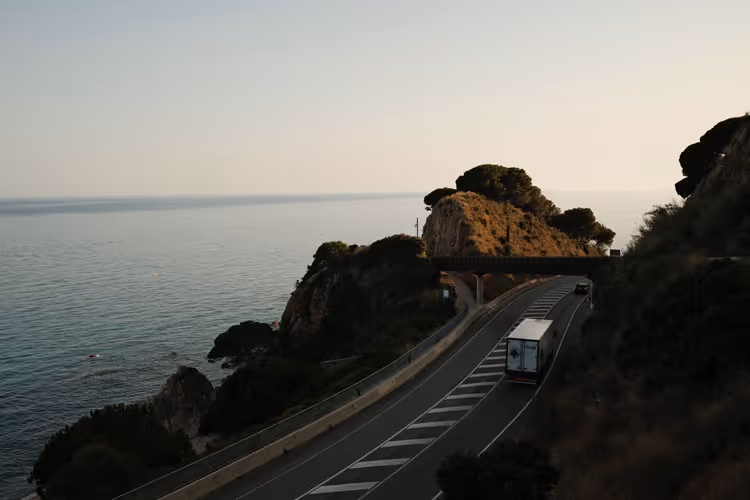 Vom Flughafen Rhodos nach Faliraki: Taxi ab 36 €, Bus oder Transfer