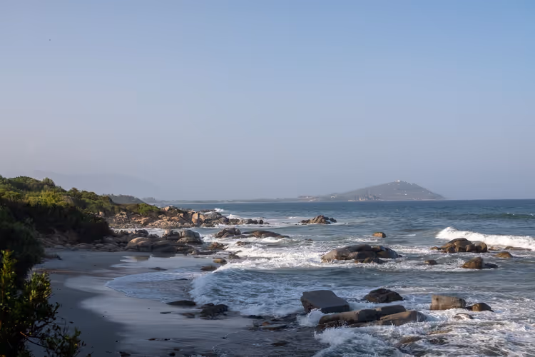 Sardunya tatil köyleri: deniz, tarih ve dalış için 20 destinasyon