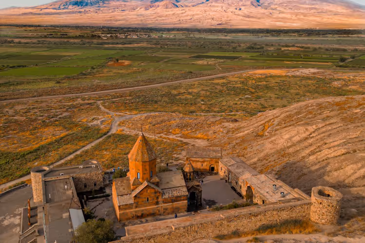 خور فيراب وجبل أرارات من الأعلى
