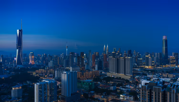 Panorama serale di Kuala Lumpur con le Petronas Towers