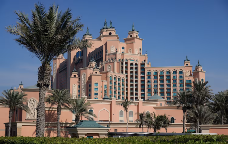Dubai'de çocuklarla nerede kalınır: plaja ve metroya yakın 15 otel