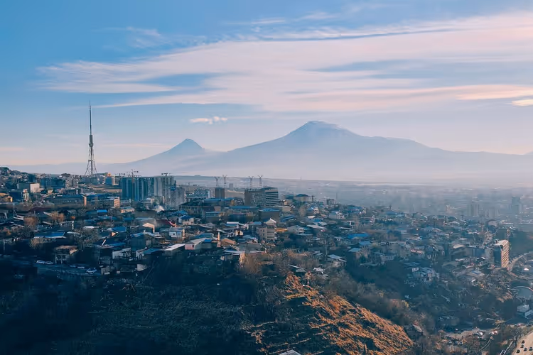 Panorama von Jerewan mit dem Berg Ararat