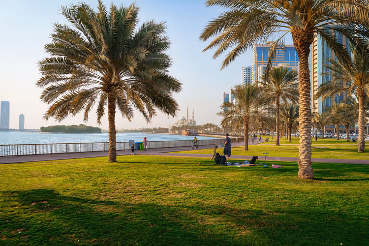 Familiehoteller i Sharjah: 15 alternativer ved sjøen med barnebasseng