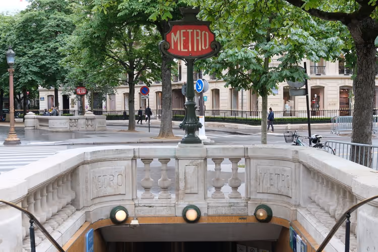 Jugendstil-Eingang der Pariser Métro