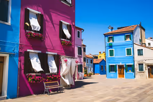 Burano i Venezia: hva du kan se og hvordan du kommer dit med vaporetto