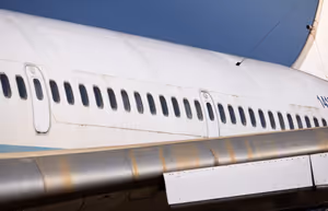 كيف تعمل الطائرة: البرق في الهيكل ومنطقة نوم الطاقم في الذيل