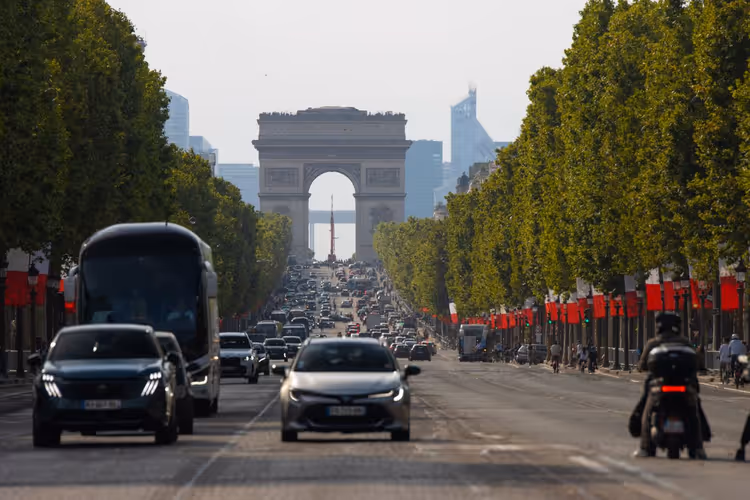 Champs-Élysées und Arc de Triomphe in Paris