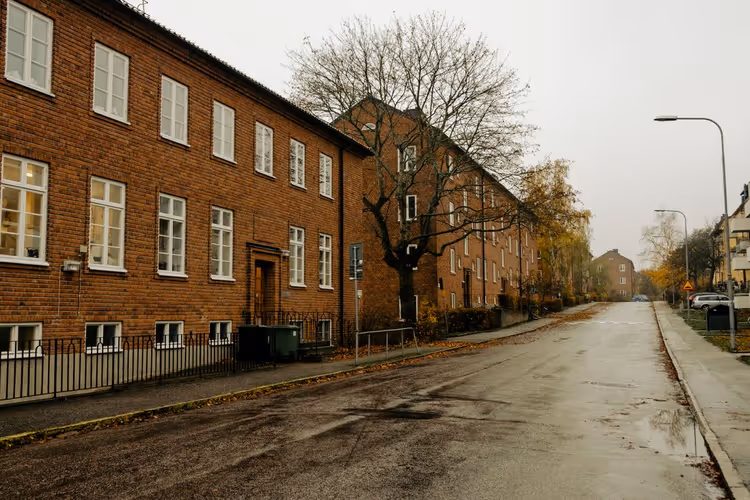 Wohnviertel in Stockholm im Herbst