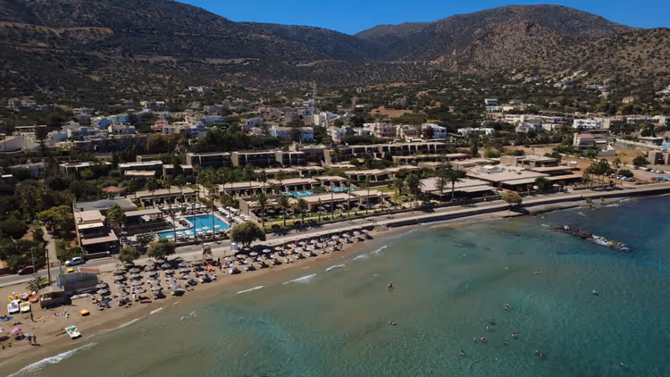 Flyfoto av Cactus Beach hotell ved sjøkanten