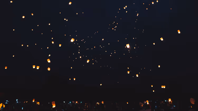 Loy Krathong und Yi Peng 2026: Wo du die Lichter siehst und was Tickets kosten