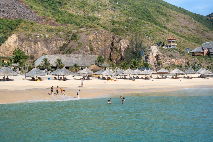 Het weer in Vietnam in december: waar je kunt zwemmen en waar je een jas nodig hebt